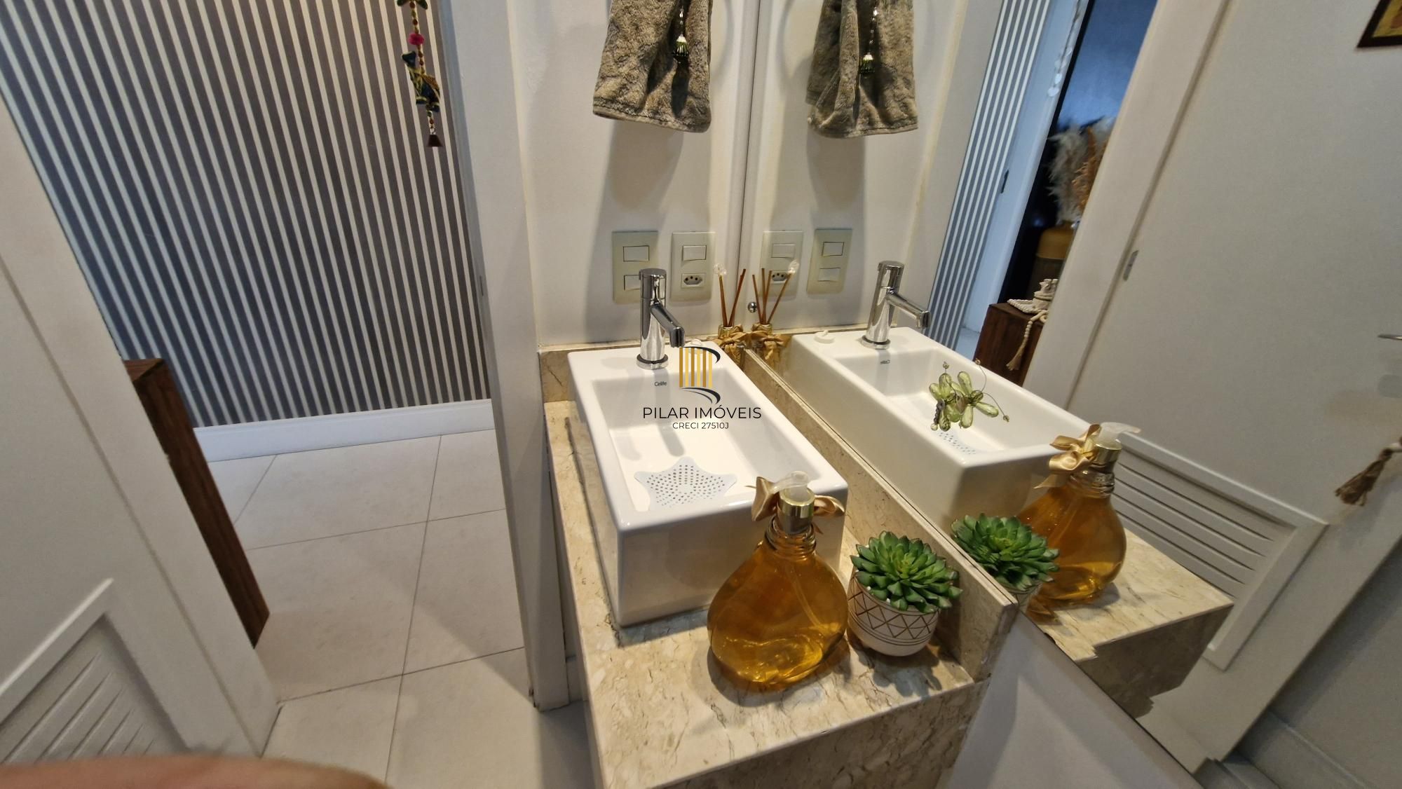 Apartamento mobiliado no Central Parque, 3 dormitorios sendo 1 suíte, banheiro social, lavabo, 114,00m² área privativa, 2 garagens