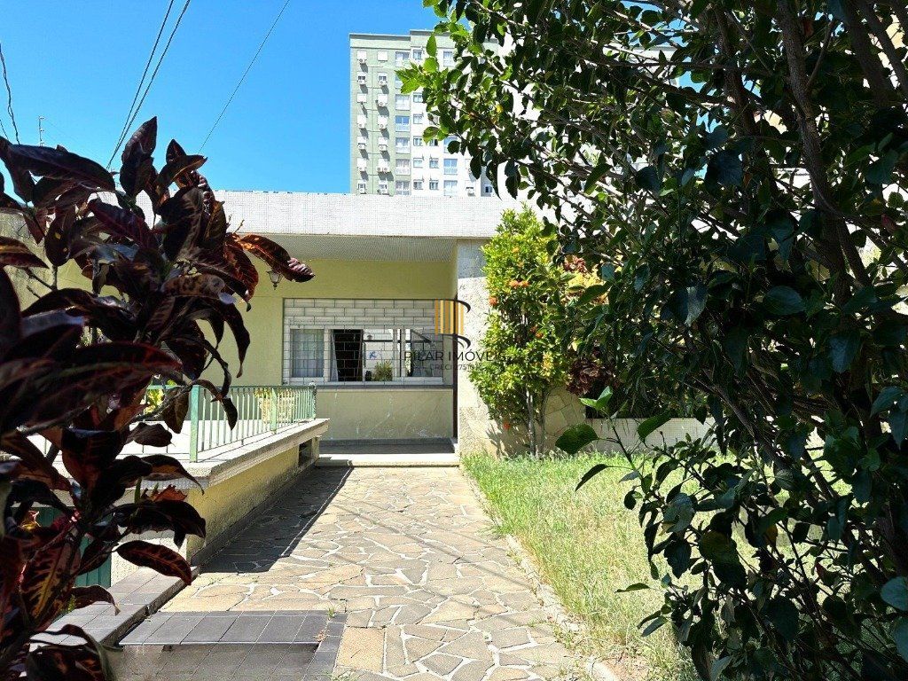 Casa 3 dormitórios no Bairro Glória, próxima a Prof. Oscar Pereira.