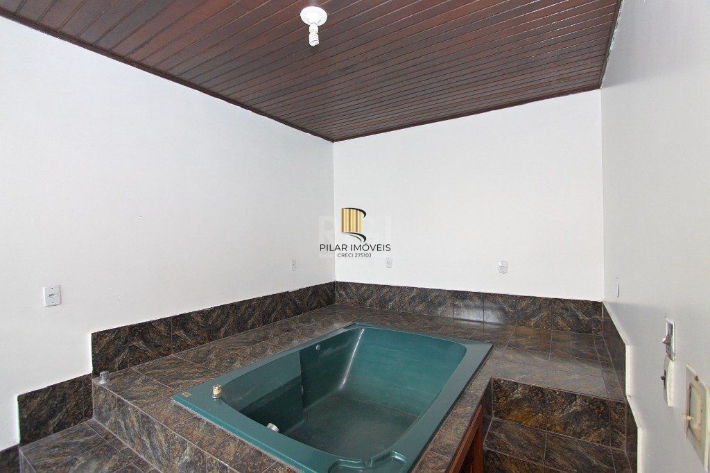 Casa para Locação/Aluguel - 240m², 4 dormitórios, 6 vagas - Nonoai