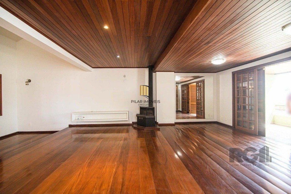 Casa para Venda - 443m², 3 dormitórios, 4 vagas - Alto Petrópolis