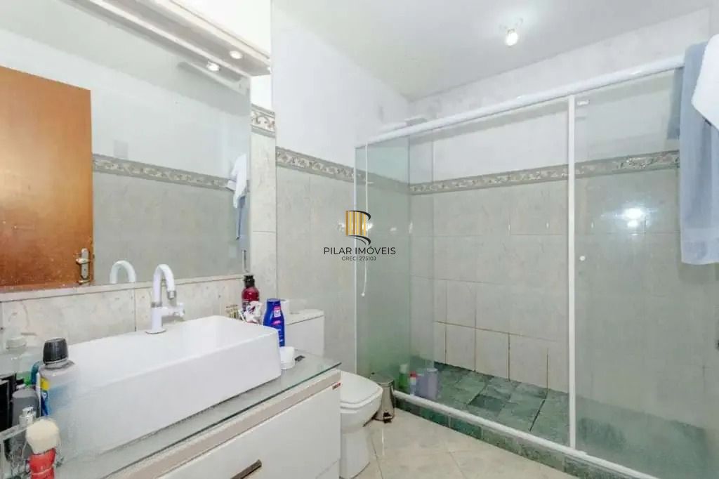 Casa à venda com 3 dormitórios, 1 suíte e espaço gourmet em terreno alto