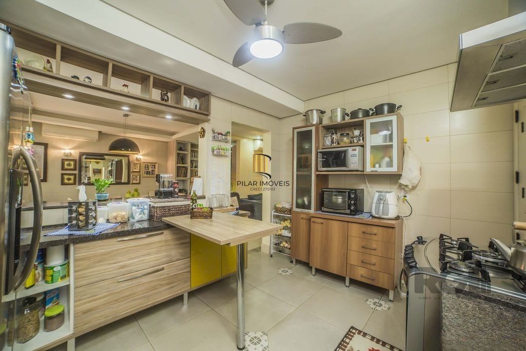 Casa de 4 dormitórios no bairro Glória