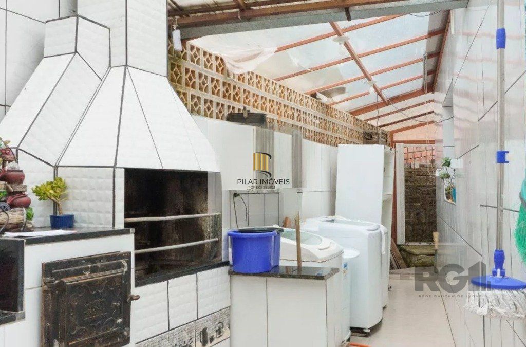 Casa 164m², 3 dormitórios, 3 vagas no bairro Jardim Carvalho