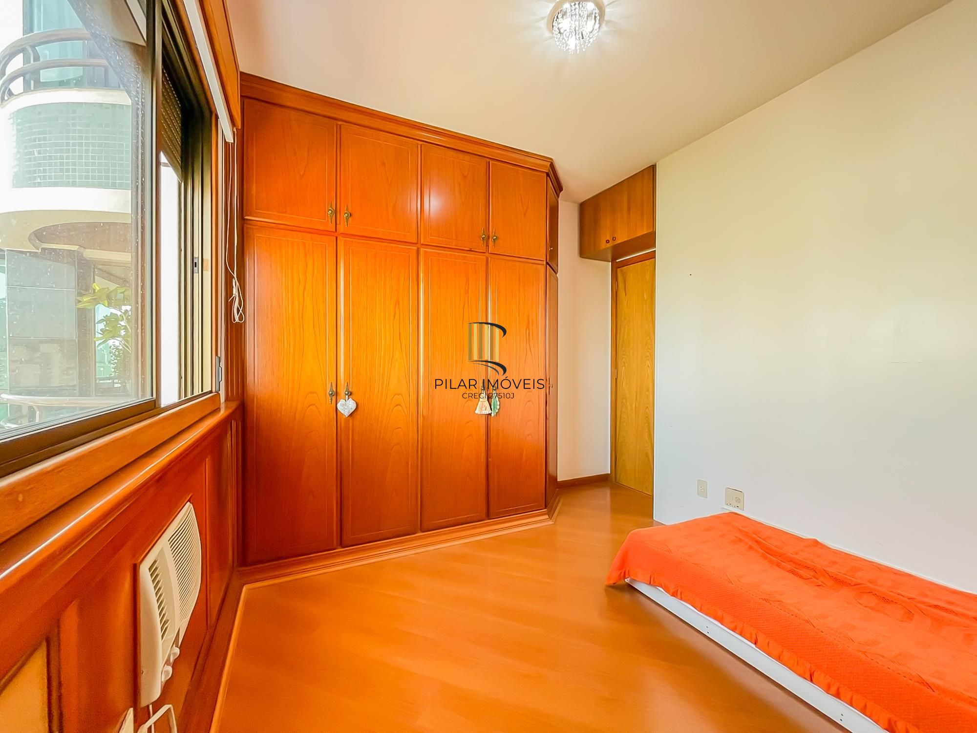 Lindo apartamento 03 dormitórios, duas vagas Coração Menino Deus