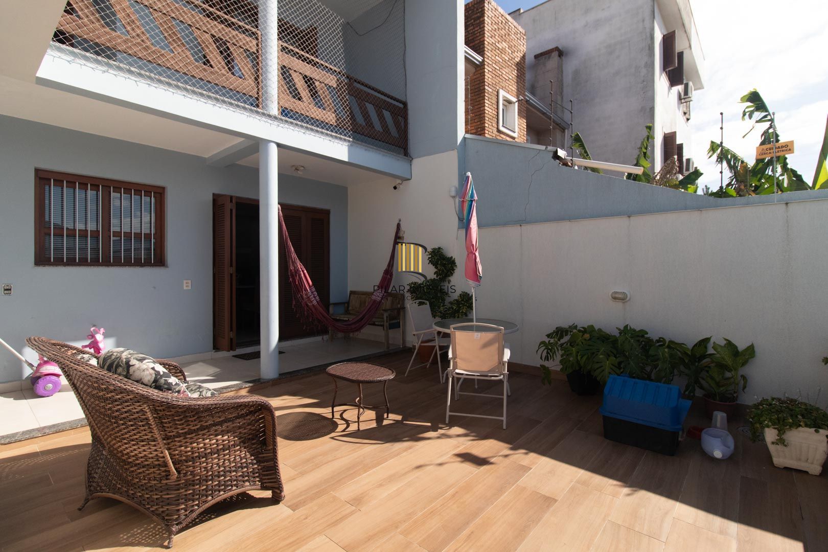 Casa de 03 dormitorios com suite e piscina no bairro Hipica - Porto alegre/Rs