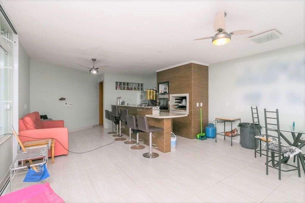 Casa para Venda - 279m², 3 dormitórios, sendo 1 suites, 4 vagas - Teresópolis