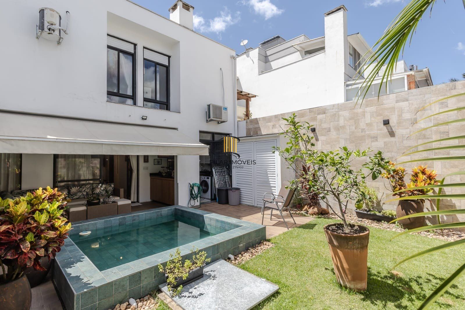 Casa em Condomínio com 3 quartos, 3 vagas e 184m² para vender por R$ 1.180.000 Rua Adriano Pereira Da Silva - Vila Nova, Porto Alegre