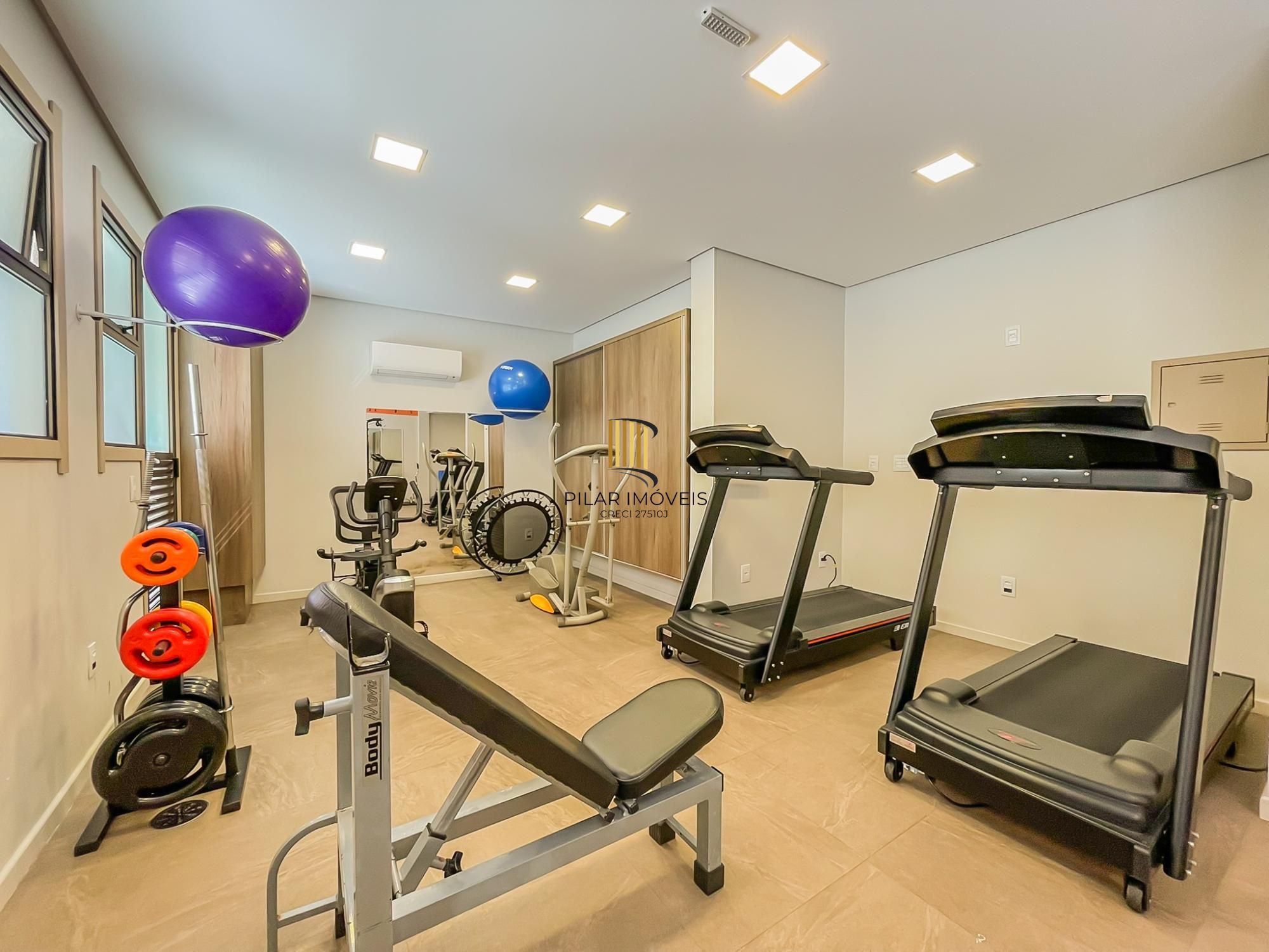 Lindo apartamento 03 dormitórios, duas vagas Coração Menino Deus