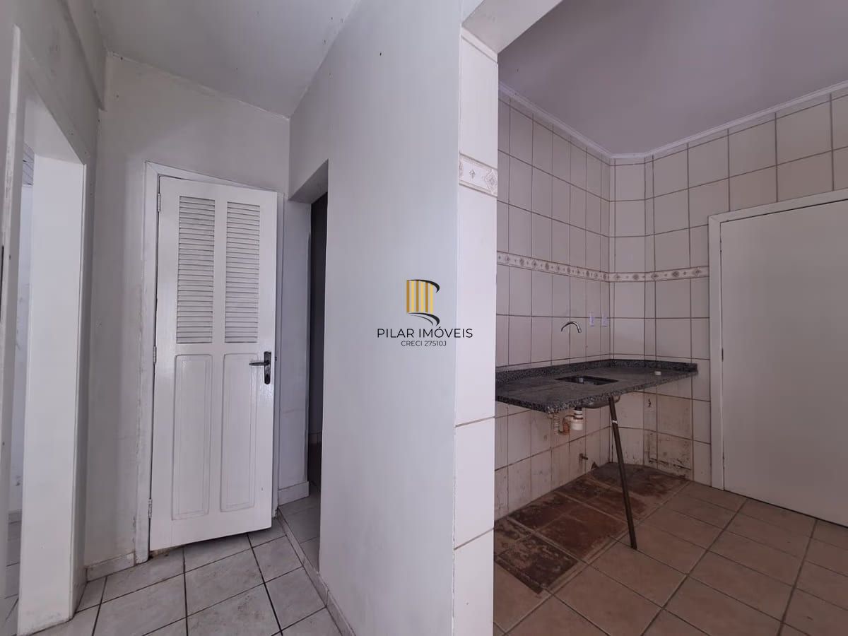 Apartamento de 2 dormitórios à venda em Praia de Belas, Porto Alegre.