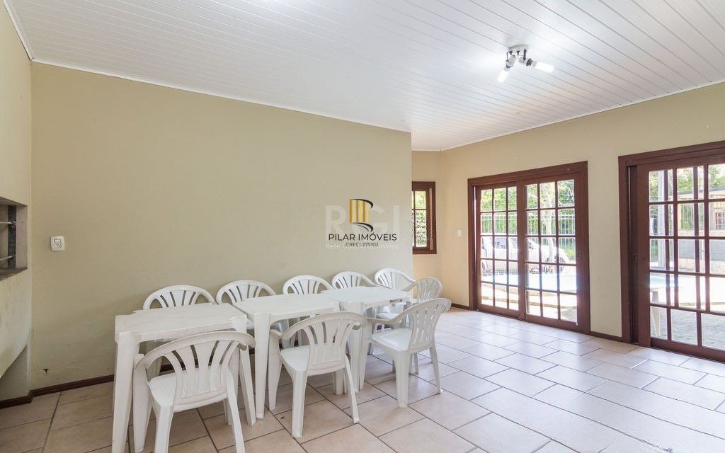 Casa 160m² - 3 dormitórios, 1 suíte, churrasqueira, terraço e 2 vagas de garagem no Guarujá
