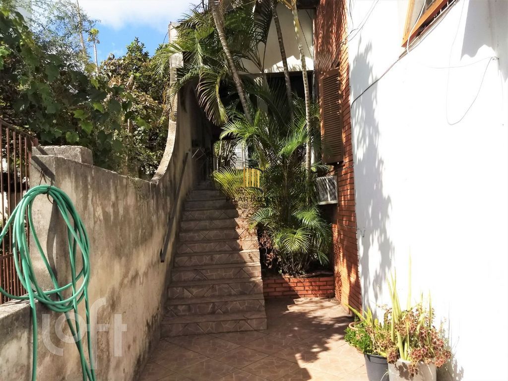Casa 4 dormitórios à venda no Bairro Vila Jardim - Porto Alegre