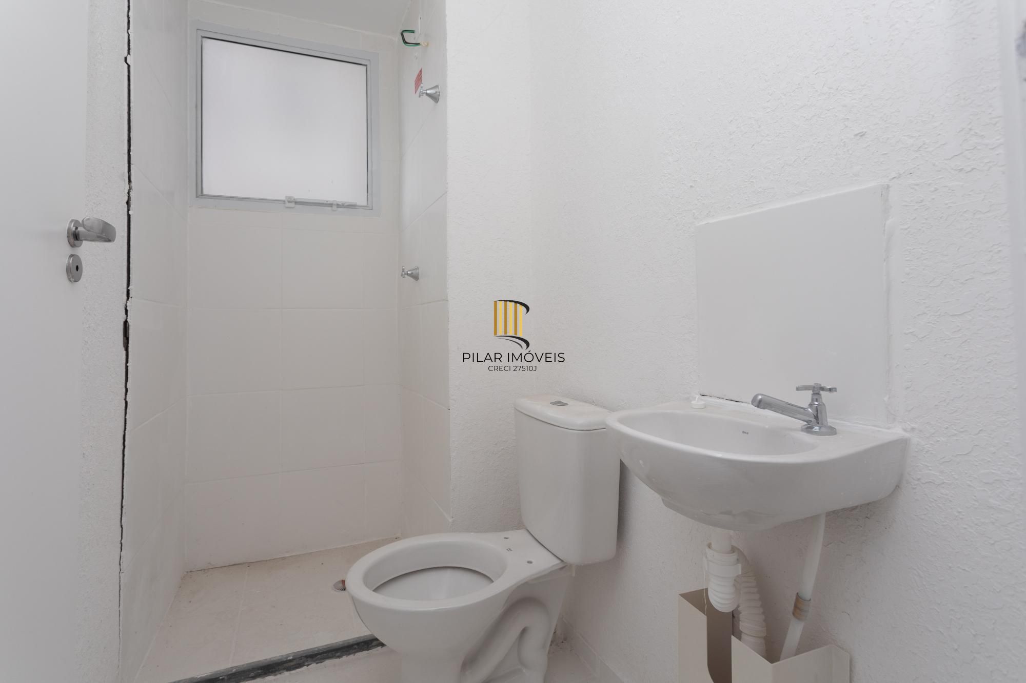 Apartamento á venda de 2 dormitórios no Bairro Protásio Alves.