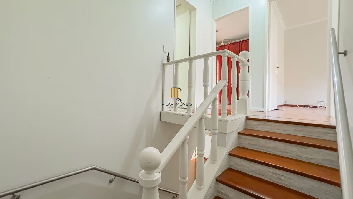 Sobrado de 3 dormitórios e 91m² à venda em Parque Santa Fé, Porto Alegre.