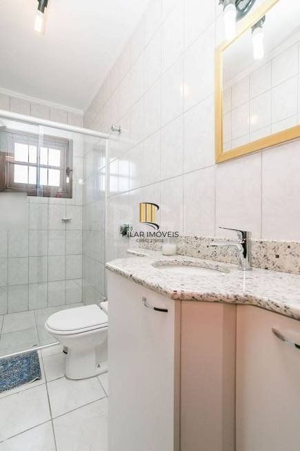 Casa de 147m² - 3 dormitórios, 1 suíte, churrasqueira, pátio com piscina e 3 vagas de garagem no Guarujá