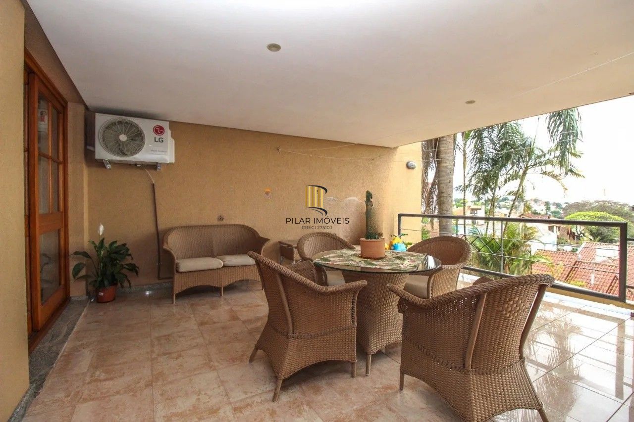 Casa 612m² - 3 suíte, 8 vagas no bairro Medianeira