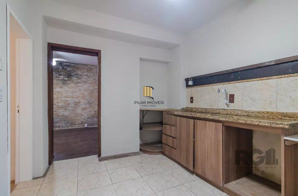 Casa para Venda - 160m², 3 dormitórios, sendo 1 suite, 2 vagas - Teresópolis