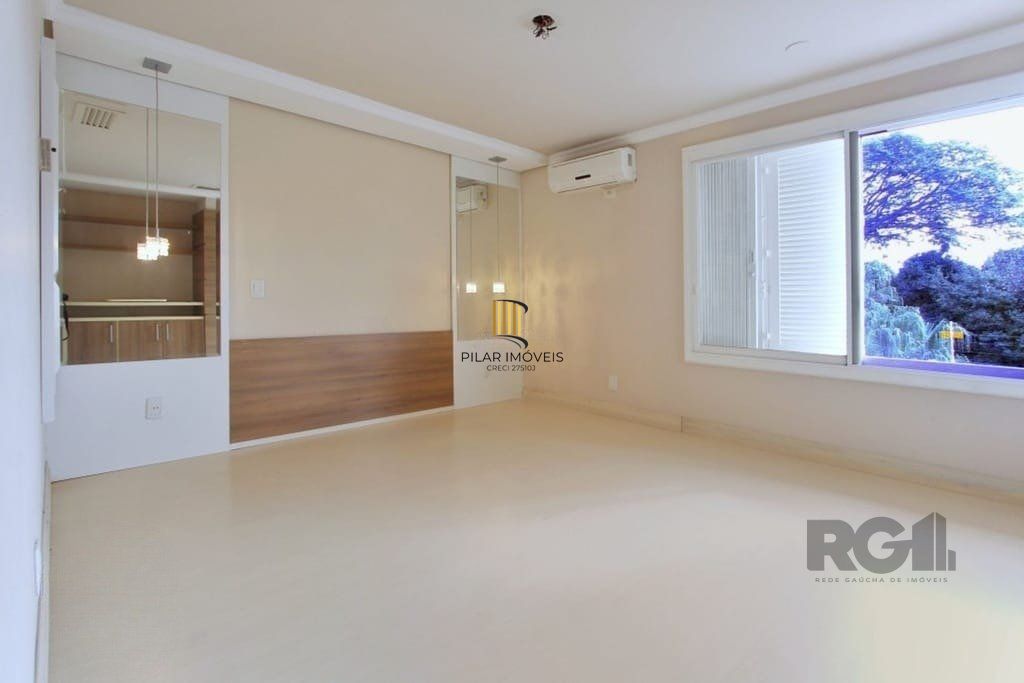 Excelente casa de 324m² com 4 dormitórios e 2 vagas.