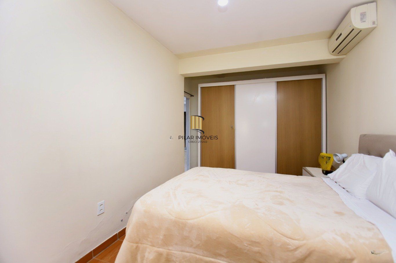 Casa com Edícula nos fundos, total de 5 dormitórios no Bairro gloria.