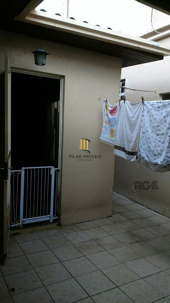 Casa de 3 dormitórios no bairro  Sarandi