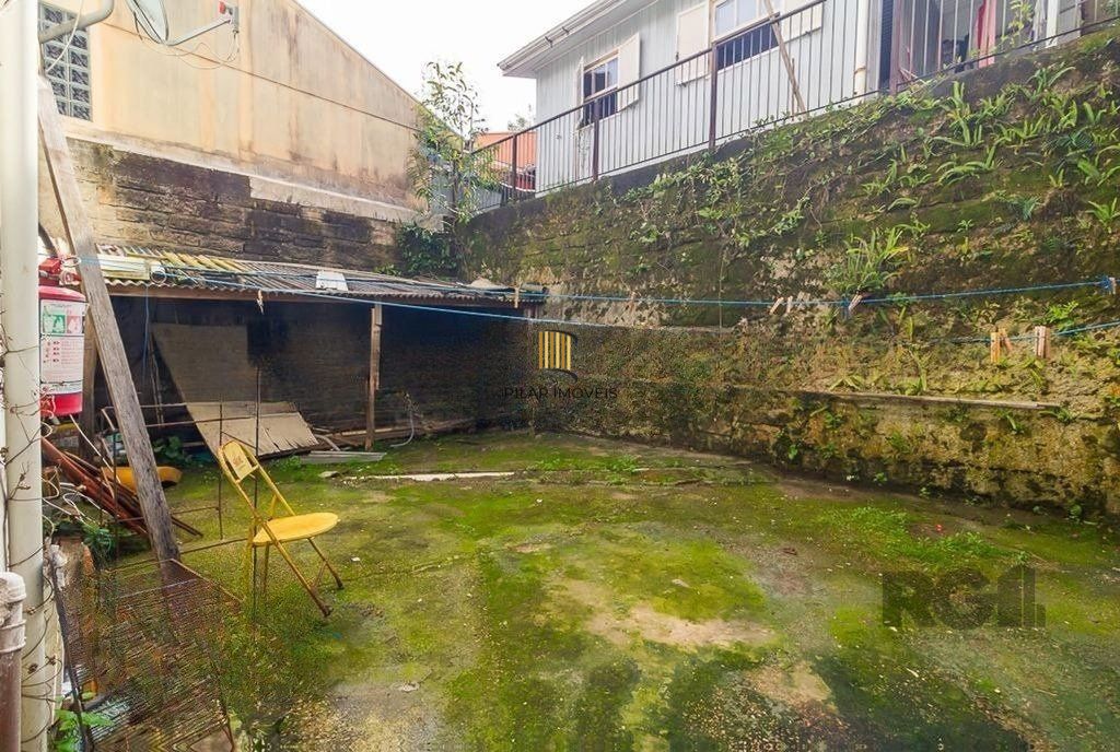 Casa 3 dormitórios no bairro Glória