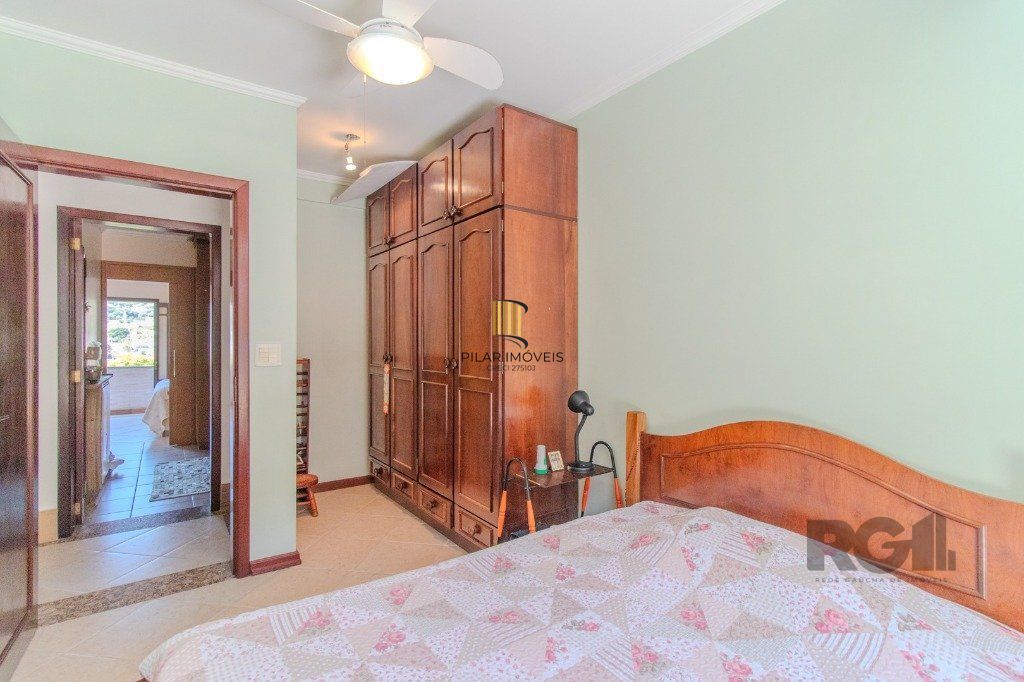Linda casa de 04 dormitórios com vista livre no Bairro Teresópolis