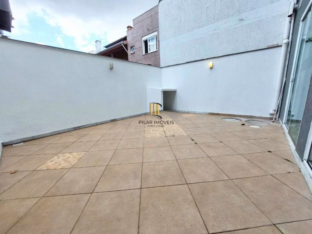 Casa à venda na Hípica, 3 dormitórios, suíte com closet, sótão com churrasqueira e terraço, condomínio fechado com lazer