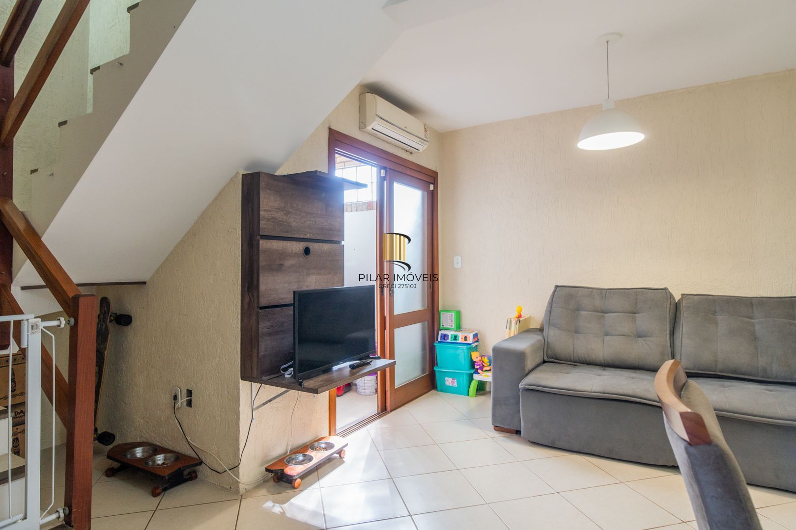 Casa em condomínio de 105m² - 2 dormitórios e 1 vaga no bairro Guarujá