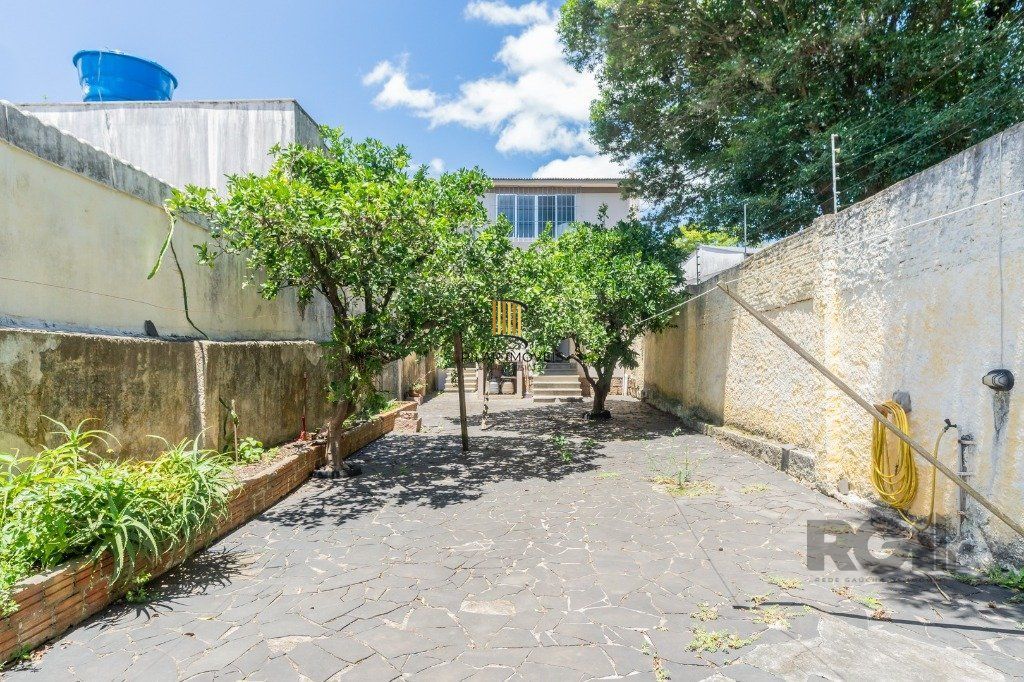 Casa com 4 dormitórios no bairro Gloria
