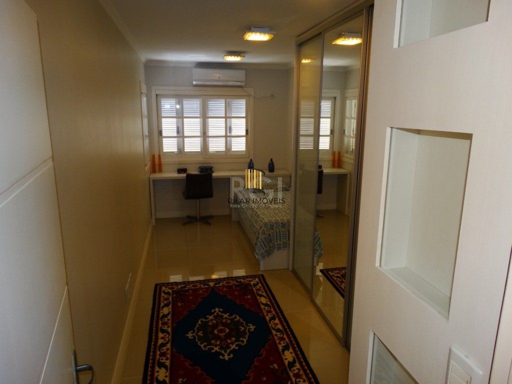 Casa para Venda - 244m², 3 dormitórios, sendo 1 suites, 2 vagas - Santa Tereza