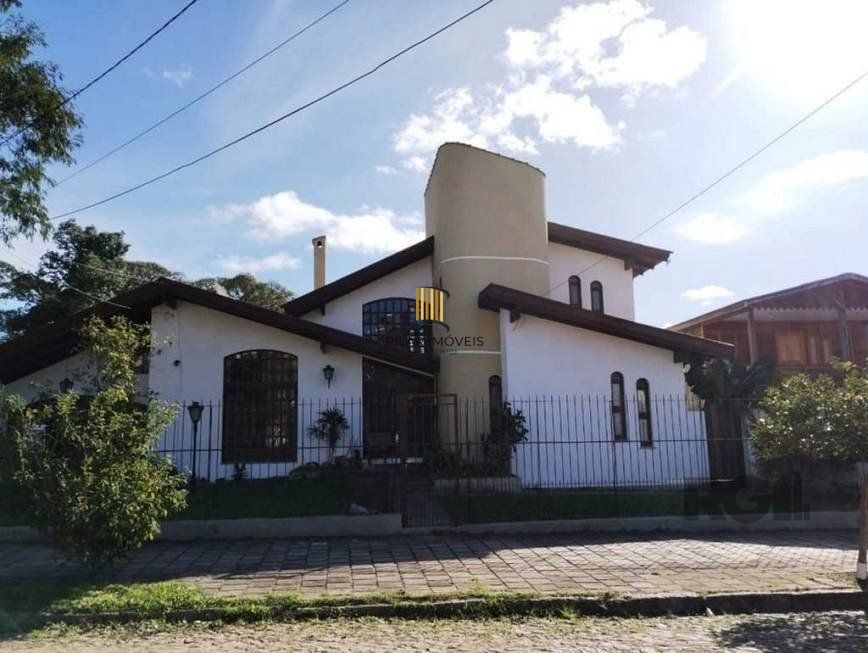 Casa 303m² - 4 dormitórios, 2 vagas no bairro Santo Antônio
