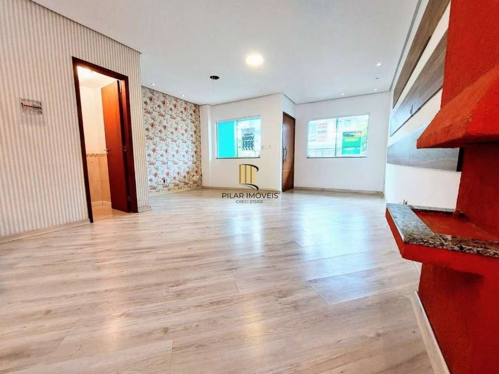 Casa à venda na Hípica, 3 dormitórios, suíte com closet, sótão com churrasqueira e terraço, condomínio fechado com lazer