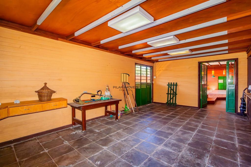 Casa de 3 dormitórios, no Bairro Ponta Grossa - Porto Alegre
