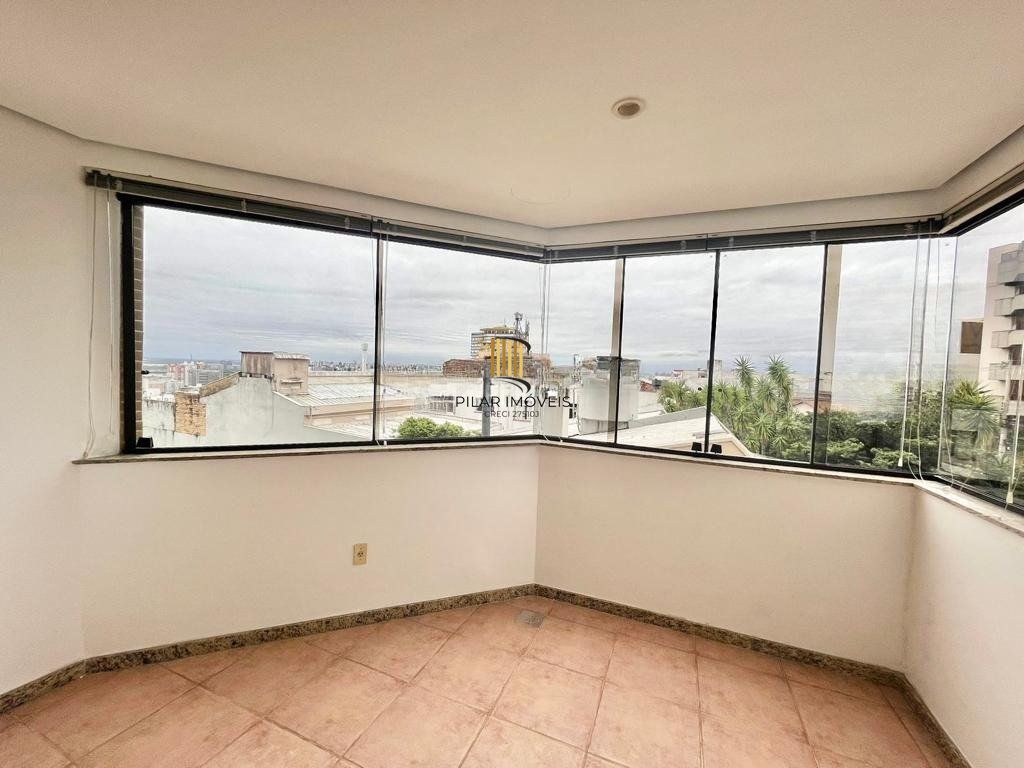 Apartamento de 4 dormitórios e 184m² à venda em Menino Deus, Porto Alegre.