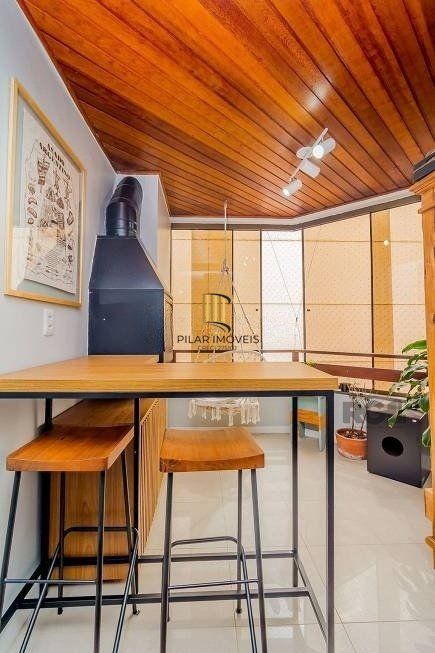 Apartamento 67m² - 2 dormitórios, 1 vaga no bairro Cidade Baixa
