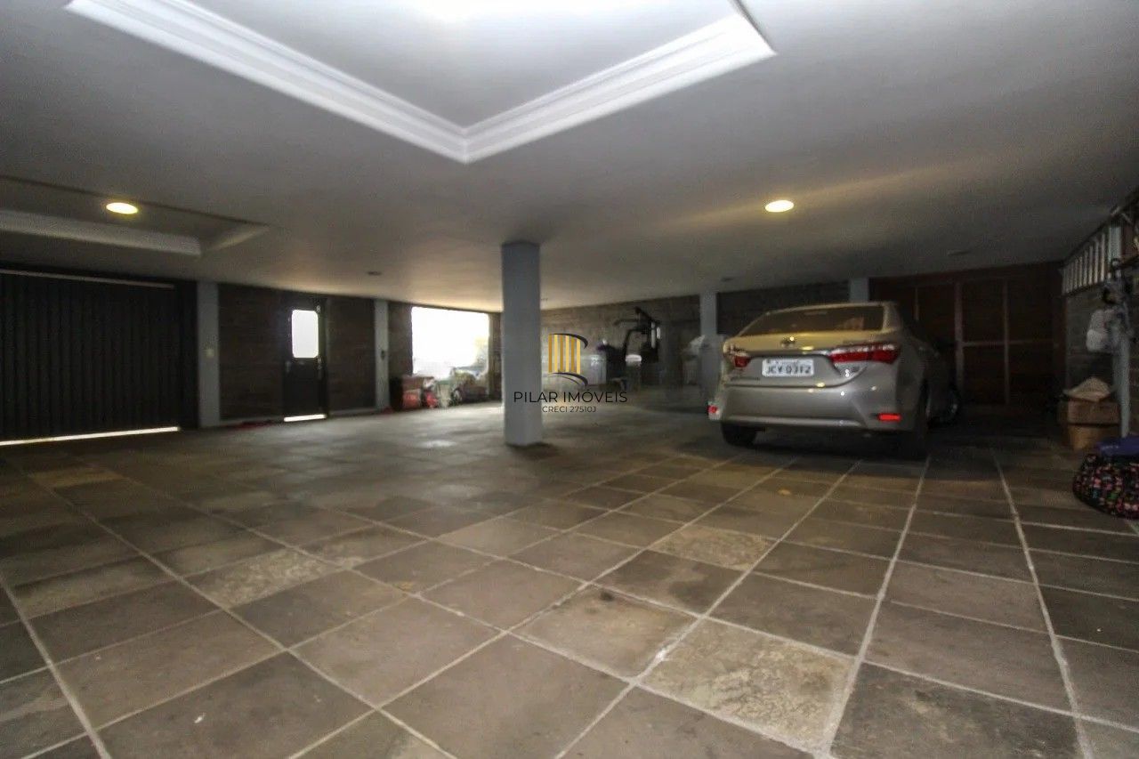 Casa 612m² - 3 suíte, 8 vagas no bairro Medianeira