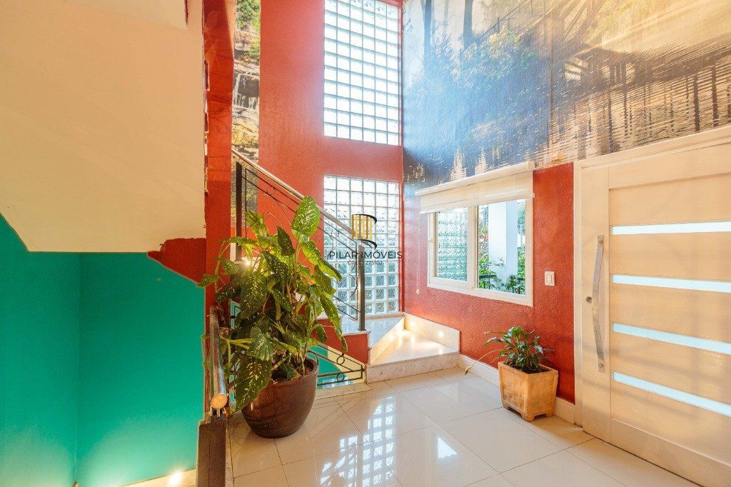 Casa de 498m², bairro Teresópolis