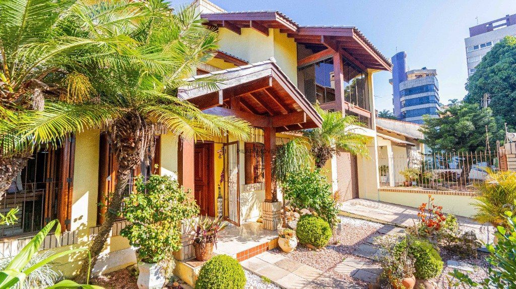 Casa de 4 dormitórios 304m² no bairro Jardim Lindóia