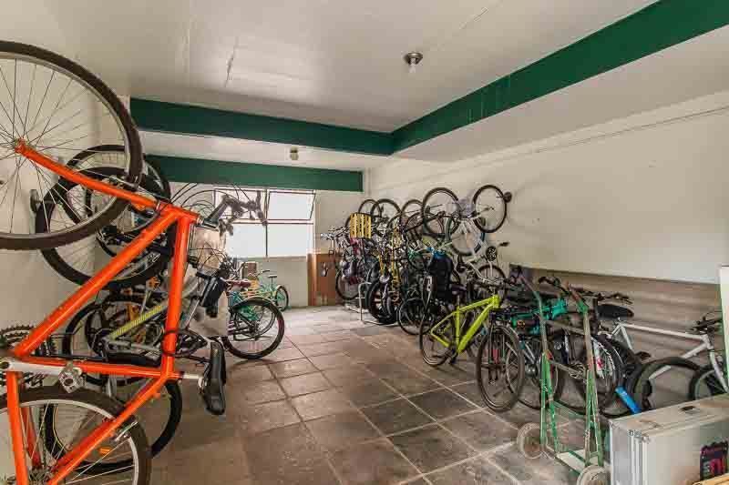 Apartamento de 03 dormitorios e vaga coberta no Menino Deus