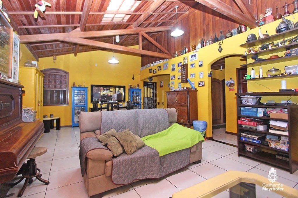 Casa para Venda - 381m², 3 dormitórios, sendo 1 suites, 4 vagas - Tristeza