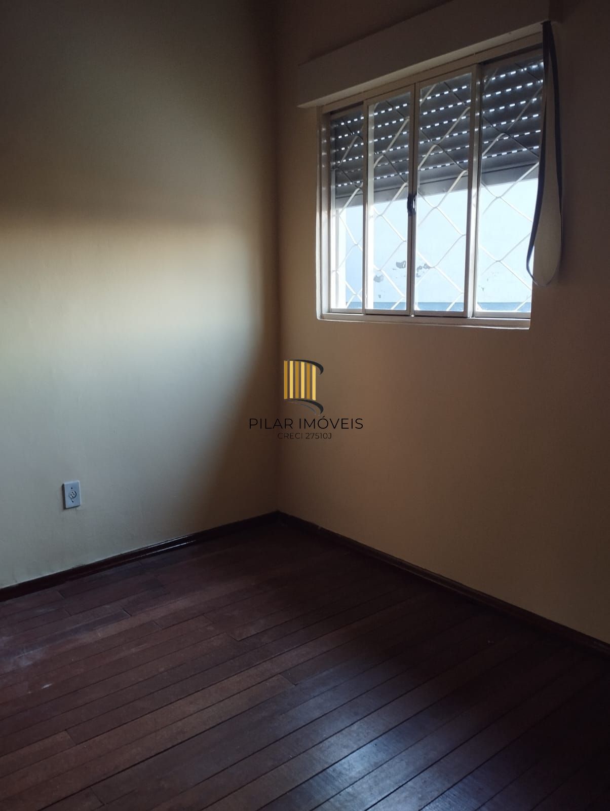 Casa 2 dormitórios no bairro Glória