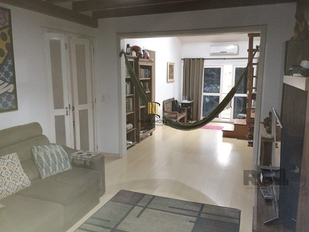Casa com 3 dormitórios no bairro Ipanema