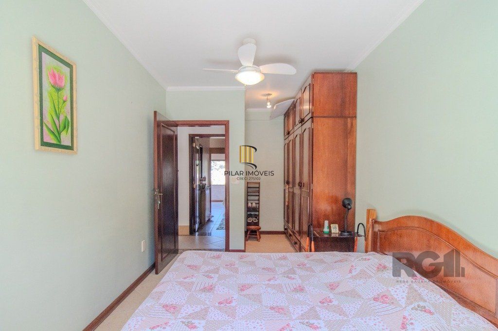 Linda casa de 04 dormitórios com vista livre no Bairro Teresópolis