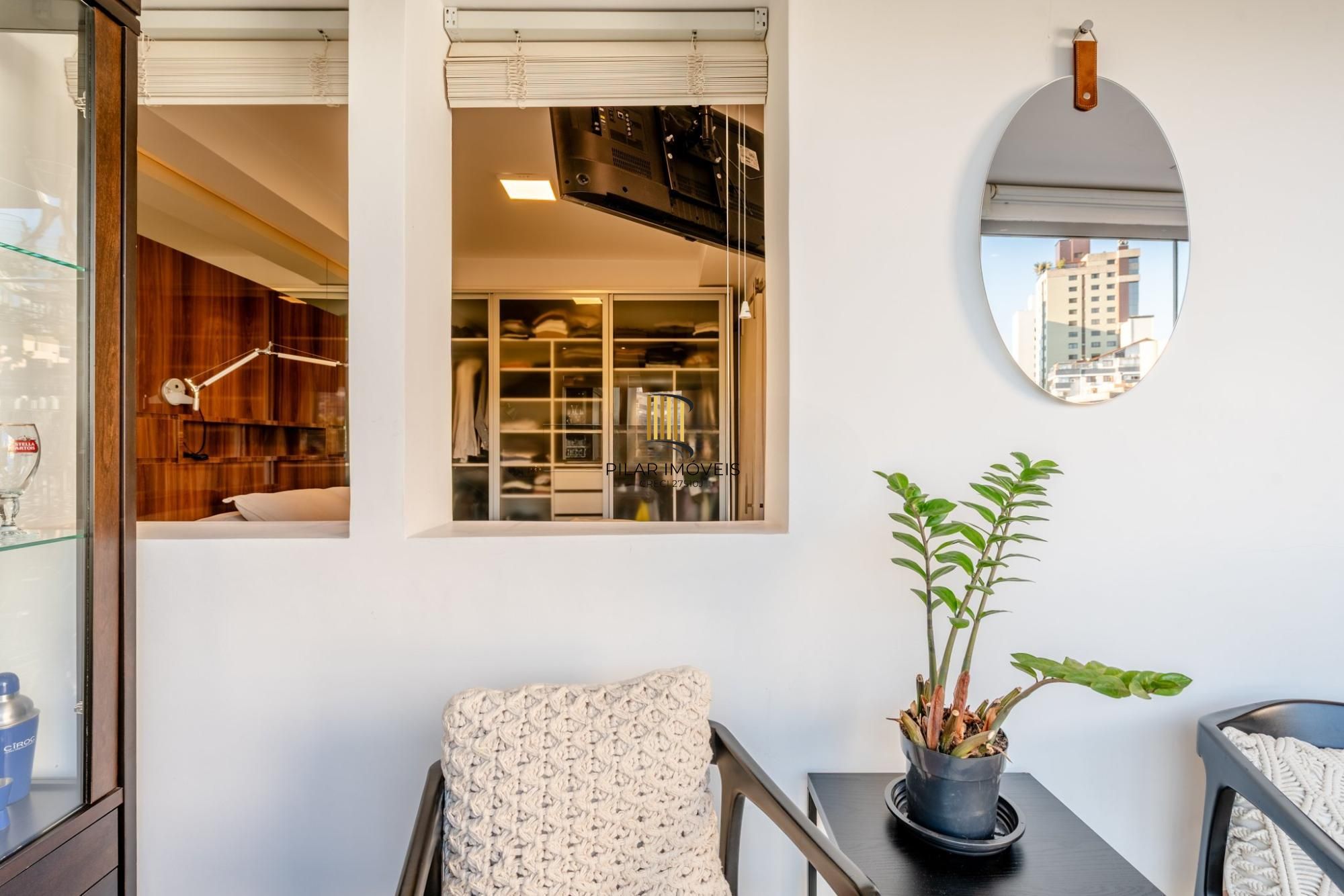 Apartamento de 1 dormitório á venda em Três Figueiras, Porto Alegre.