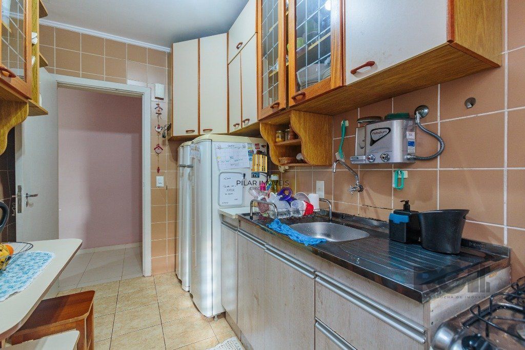 Apartamento 2 dormitórios  com 1 vaga no bairro Teresópolis em Porto Alegre