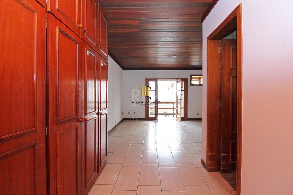 Casa para Venda - 840m², 7 dormitórios, sendo 3 suites, 8 vagas - Medianeira