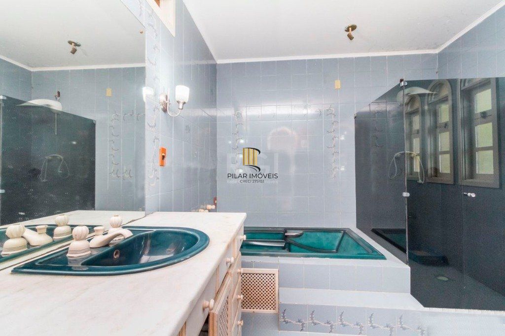 Casa para Venda - 279.1m², 4 dormitórios, sendo 1 suites, 5 vagas - Vila Nova