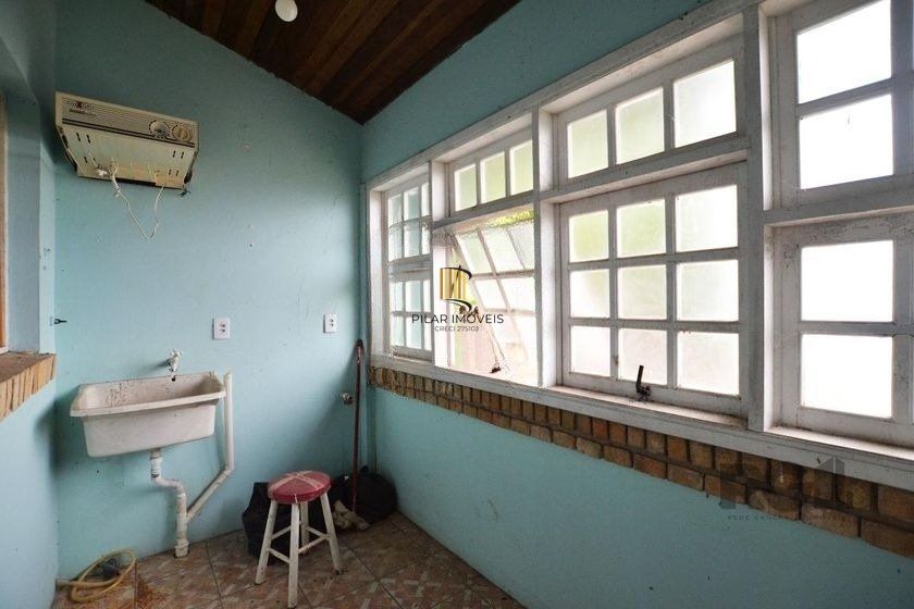 Casa de 200m² - 4 dormitórios, 4 vagas no bairro Espírito Santo
