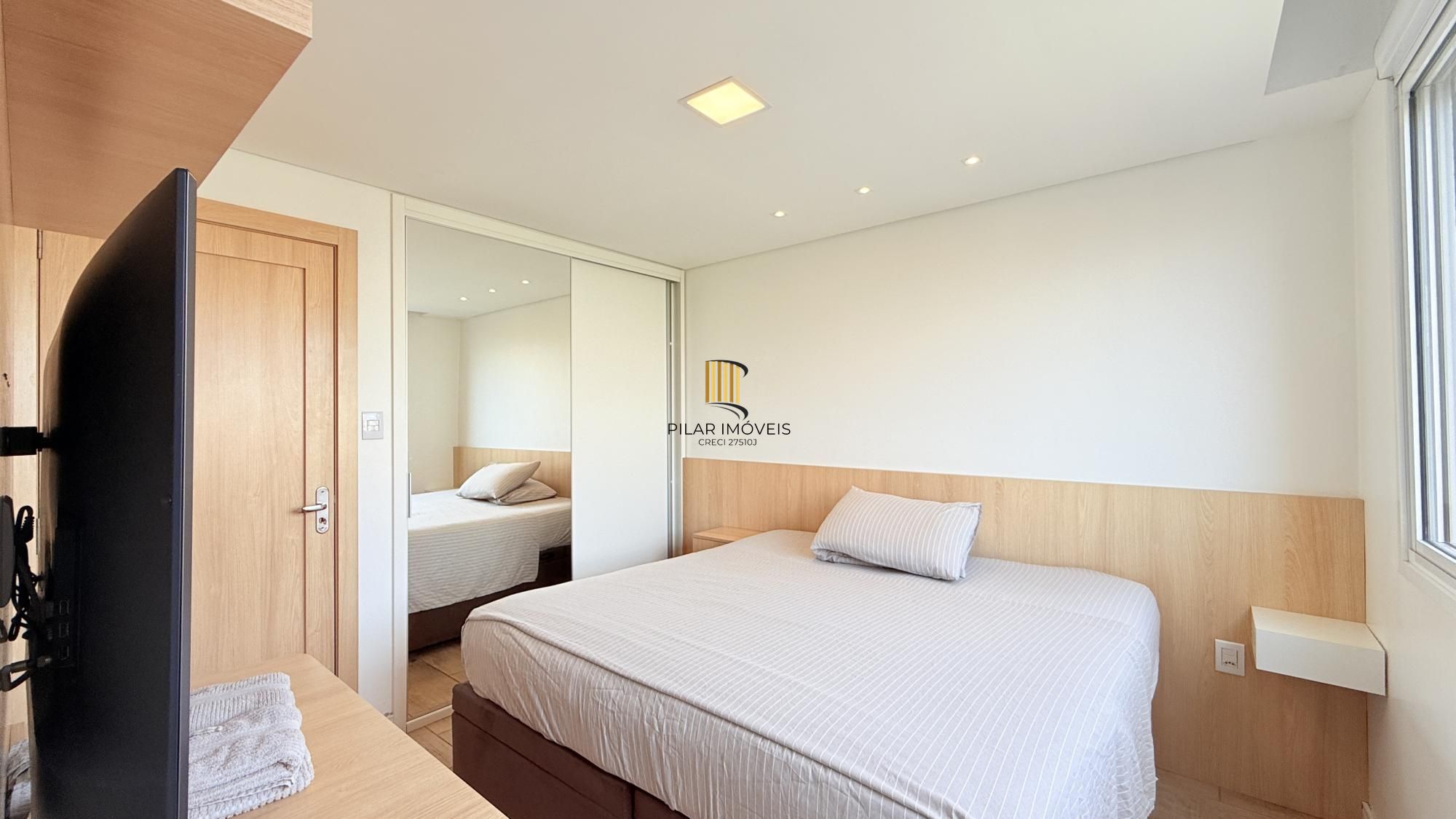 Apartamento de 2 dormitorios á venda no Bairro Centro Histórico.