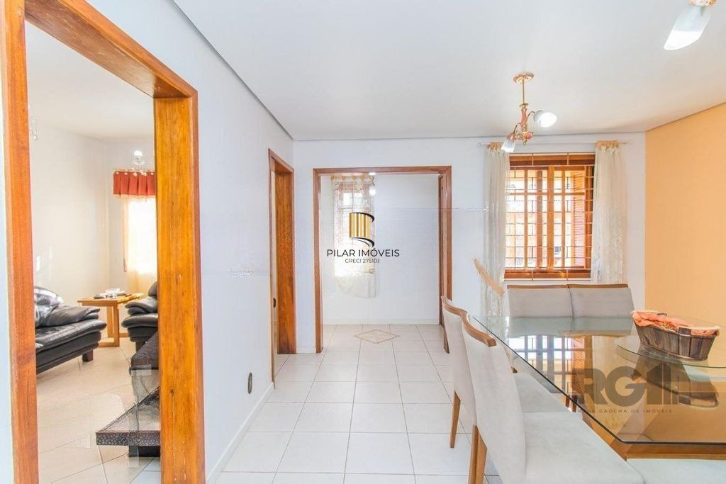 Casa de 4 dormitórios no bairro Cavalhada
