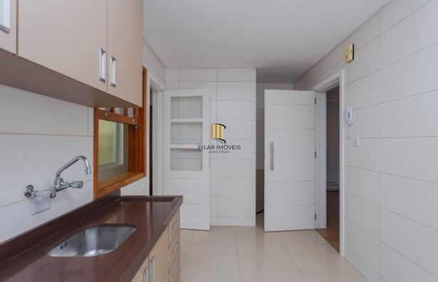 Apartamento com 3 quartos, 1 vaga no bairro Menino Deus